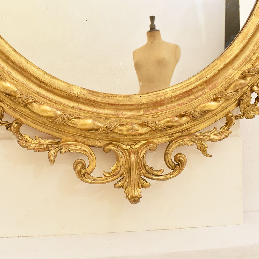 Specchio grande in oro con volute, fiori e cornice in foglia d'oro, fine  XIX secolo
